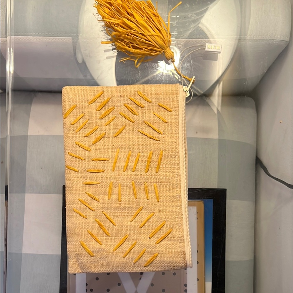 Mar Y Sol Rafffia yellow and tan pouch
